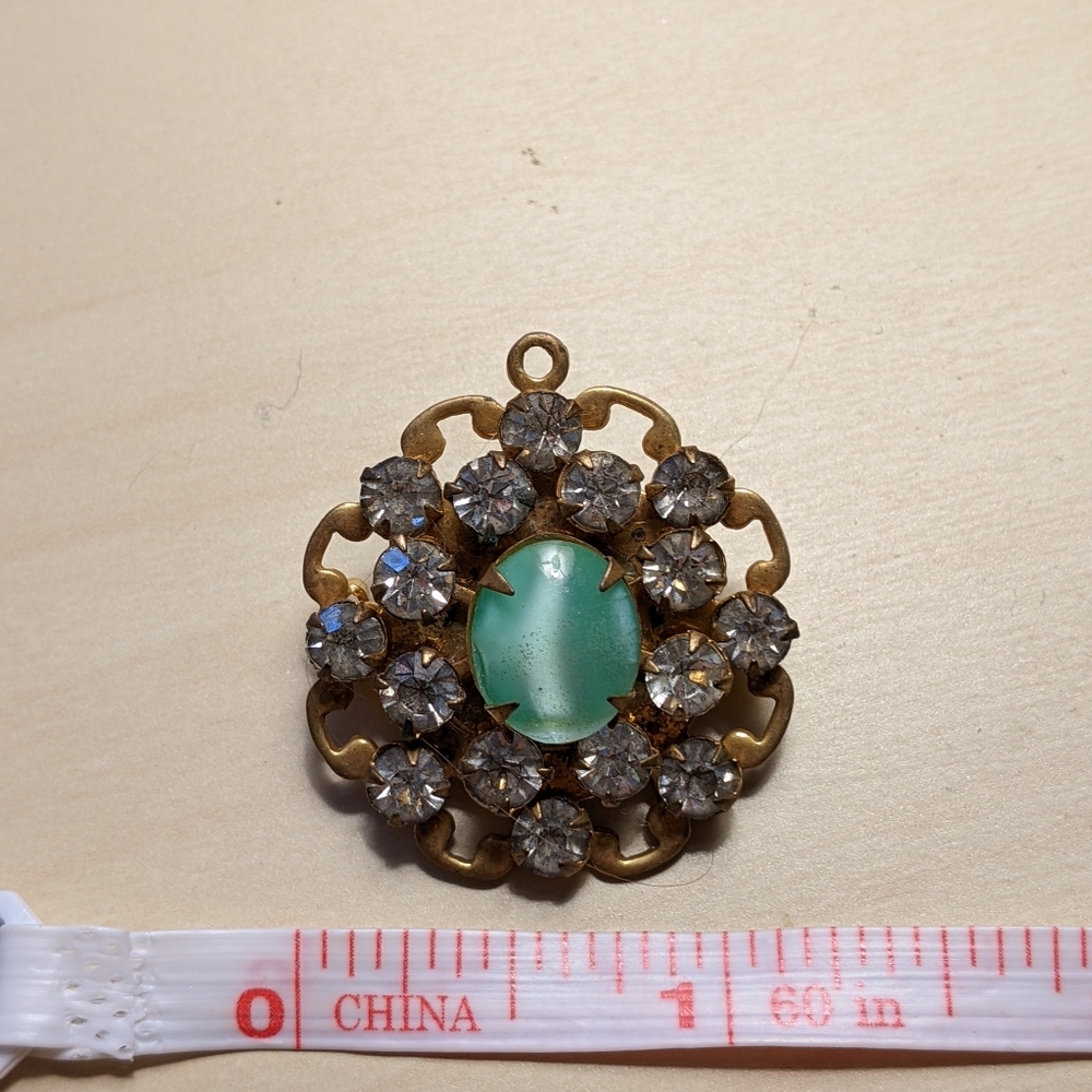 Vintage pin/pendant